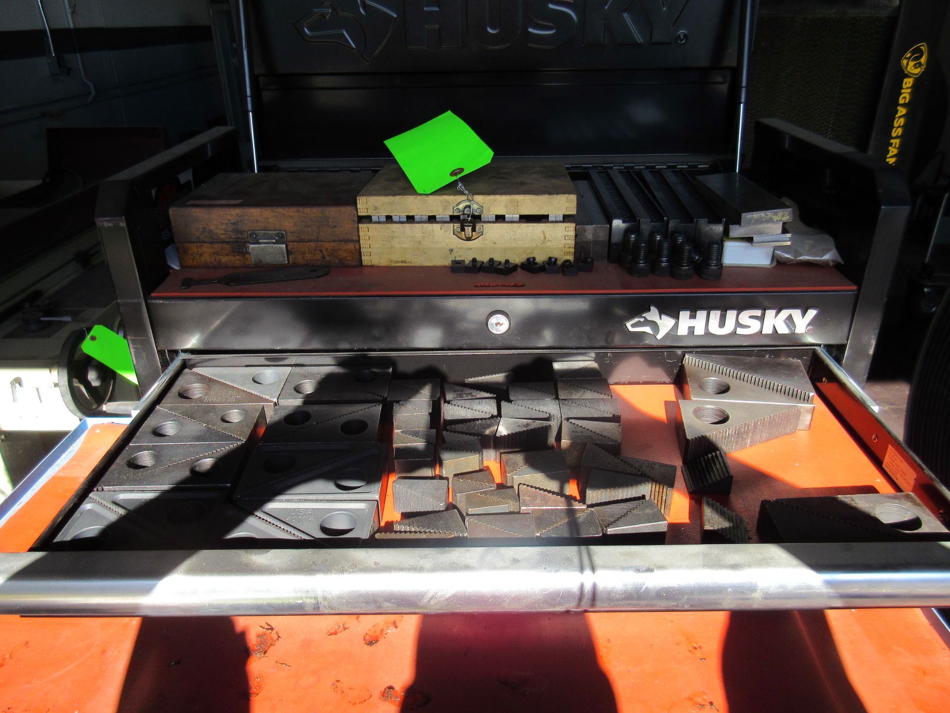 HUSKY 5-DRAWER TOOLBOX WITH PARALLEL SETS & HOLD DOWN TOOLING - Image 2 of 7