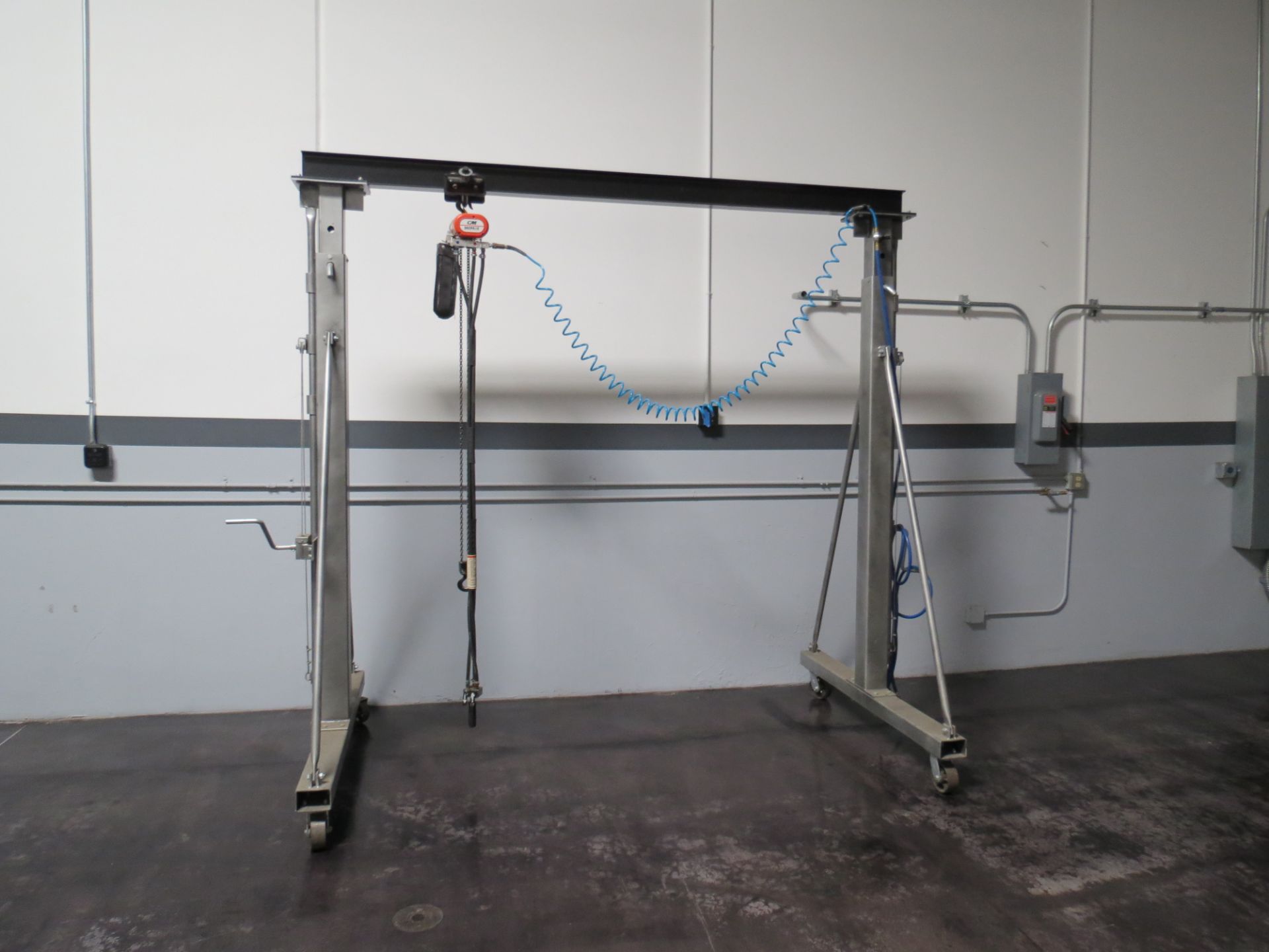 MOBILE GANTRY CRANE WITH CM SHOPAIR HOIST