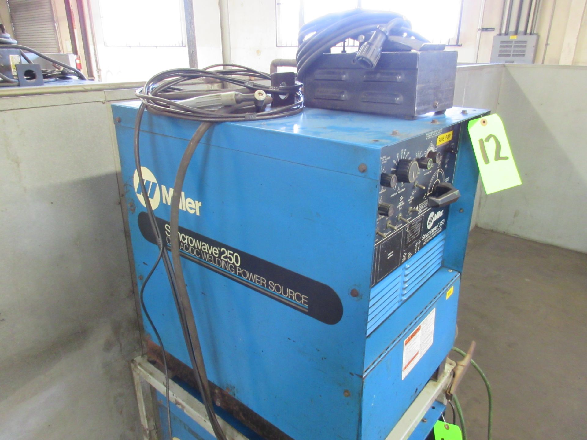 MILLER SYNCROWAVE 250 CONSTANT CURRENT AC/DC ARC WELDER W/ FOOT CONTROL - Image 2 of 3