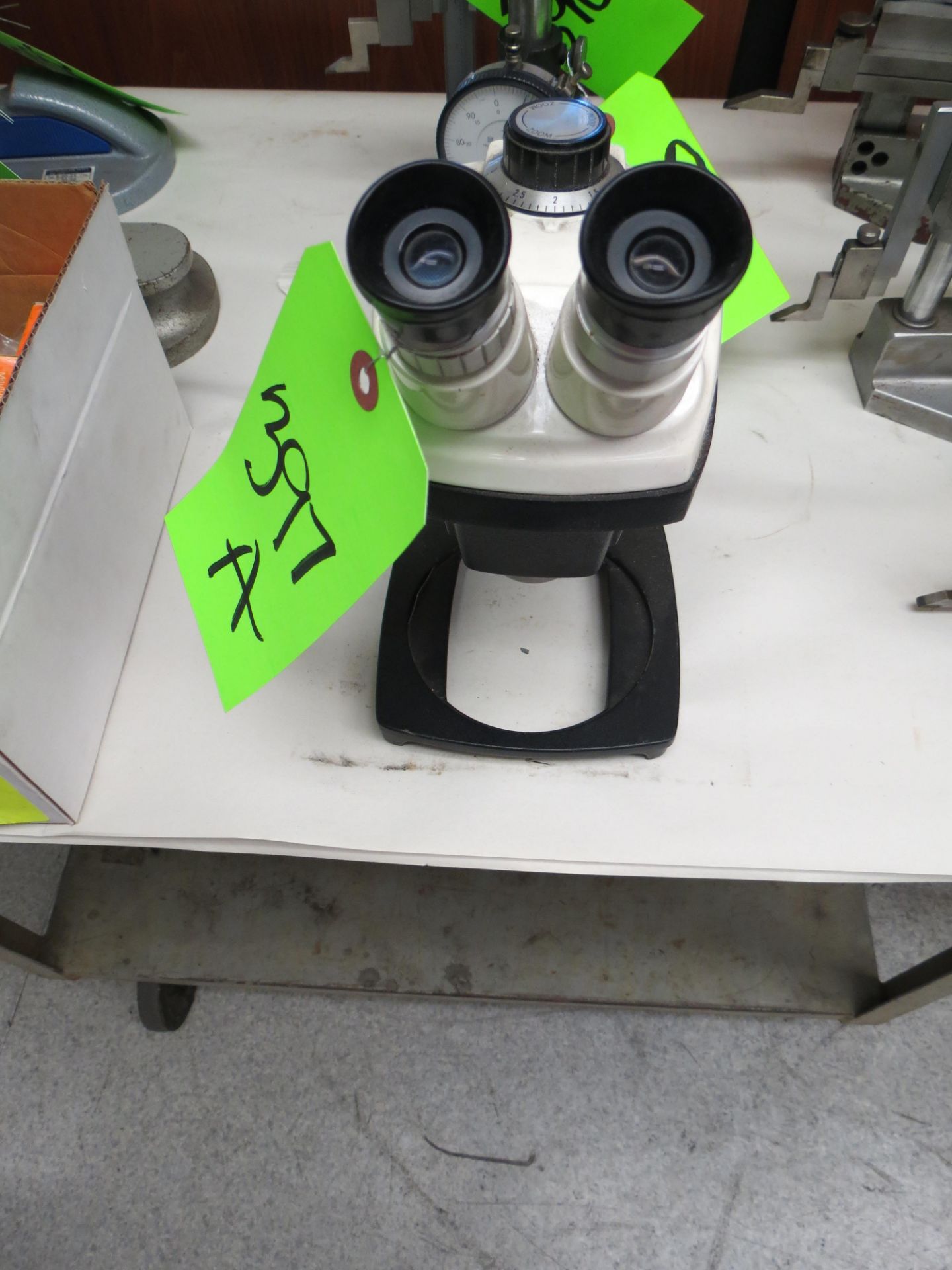 BAUSH & LOMB MICROSCOPE, STEREO ZOOM 4 ZOOM RANGE 07 X 30X