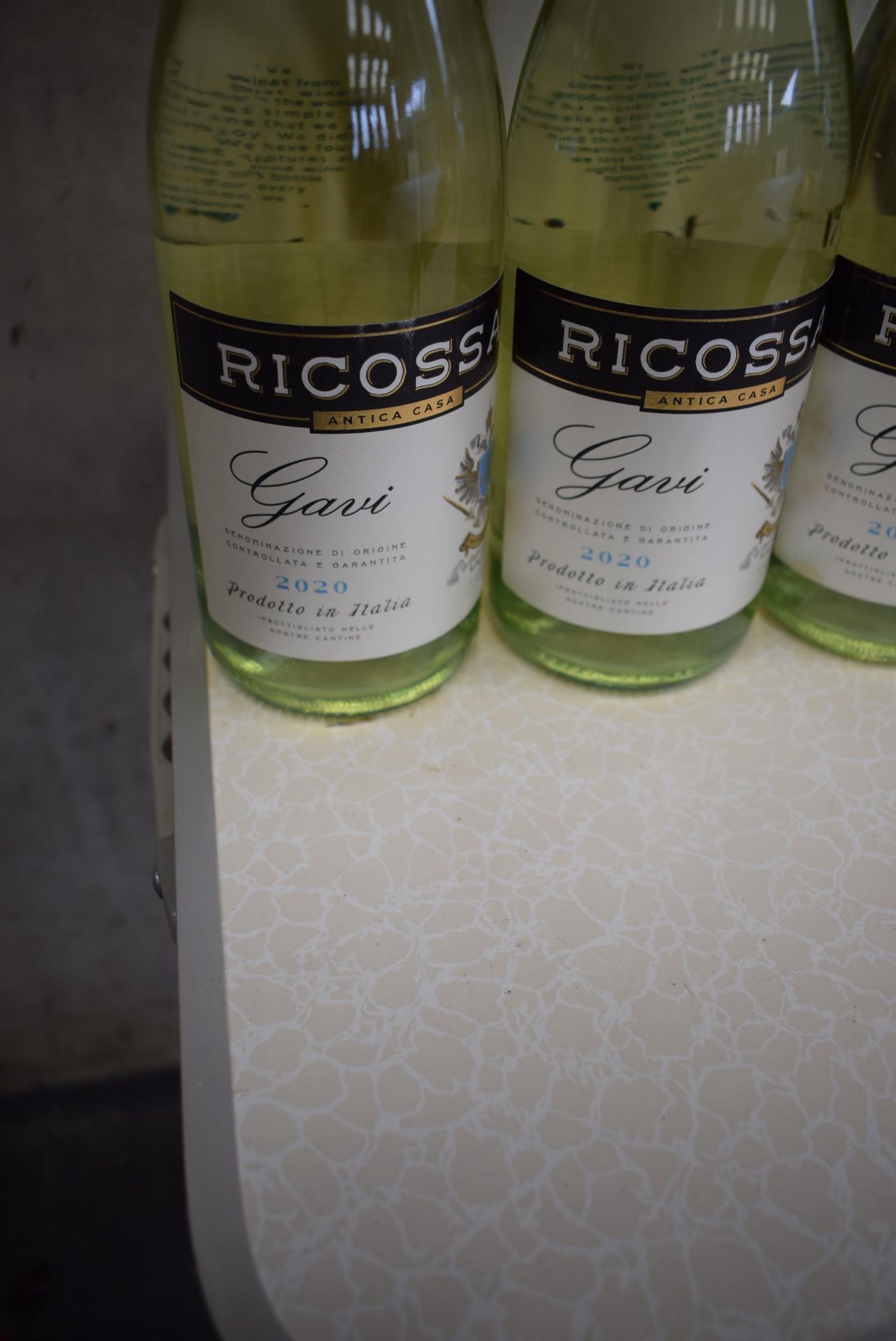 6 x Italian Whites - 3 x Ricossa Gavi - 3 x I love Pinot Grigio - Image 3 of 4