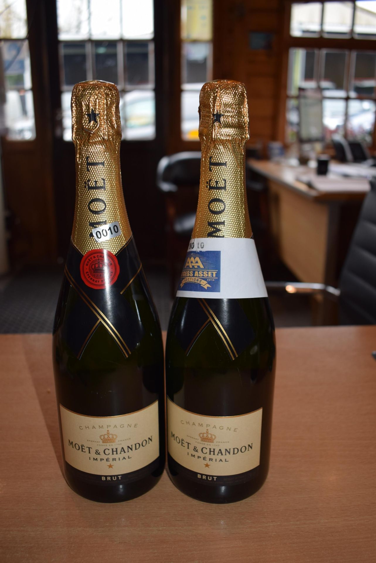 2 x 750ml bottles Moet & Chandon Champagne Brut - Image 2 of 2