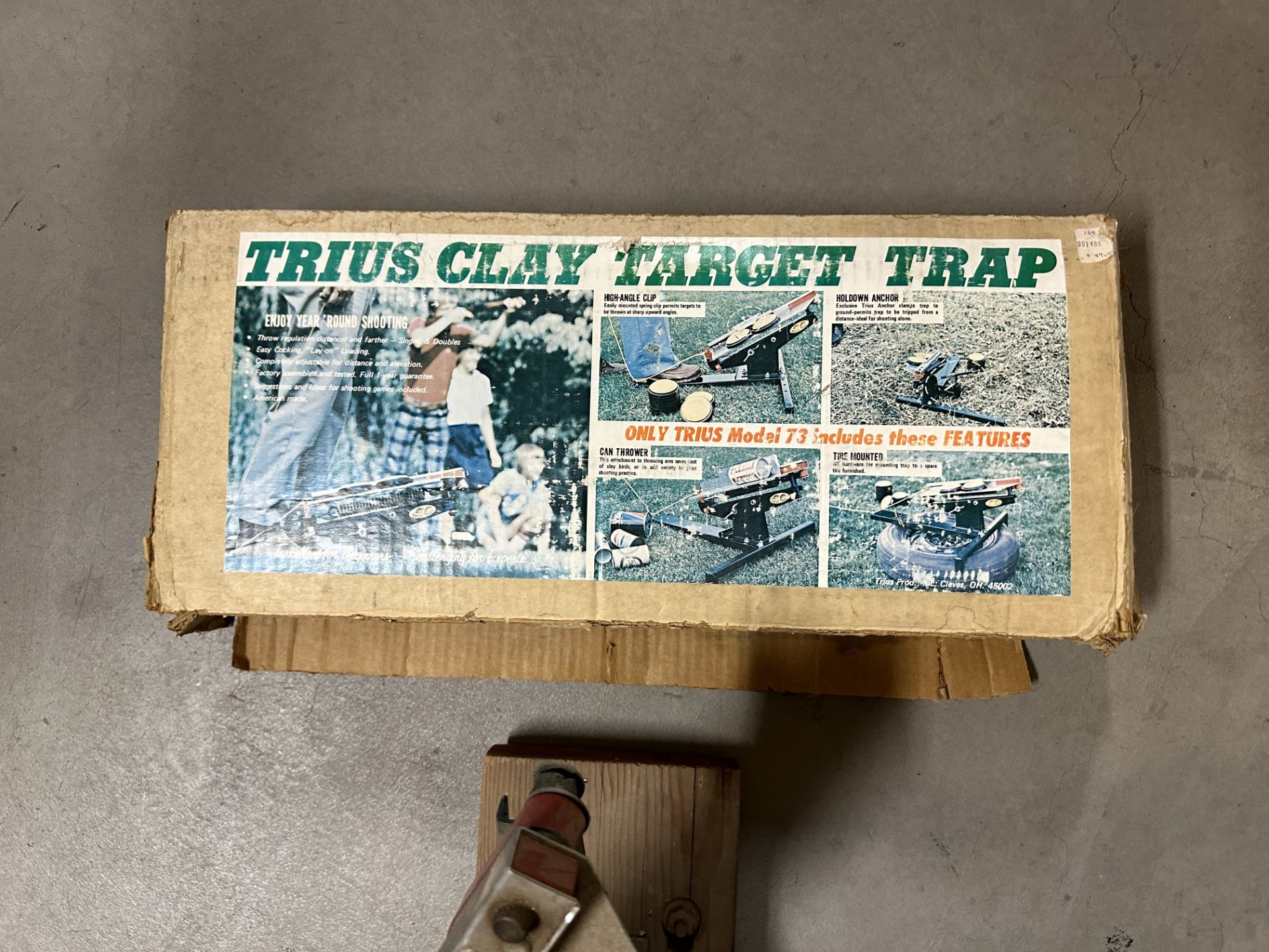 TRIUS CLAY TARGET TRAP / THROWER SHOOTING RANGE, SHOT GUN PRACTICE - Image 2 of 3