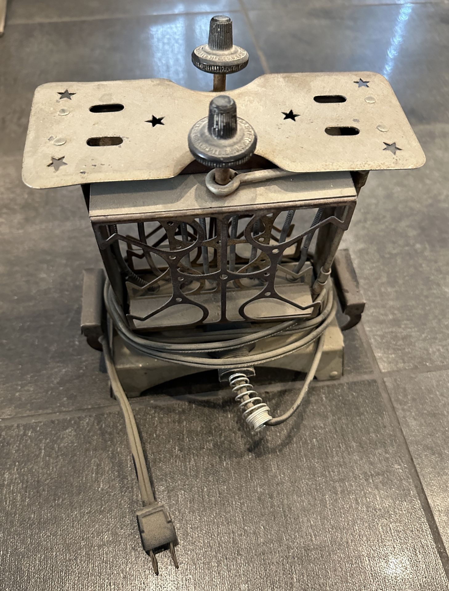 VERY OLD VINTAGE TOASTER , ONE OF THE FIRST EVER INVENTED