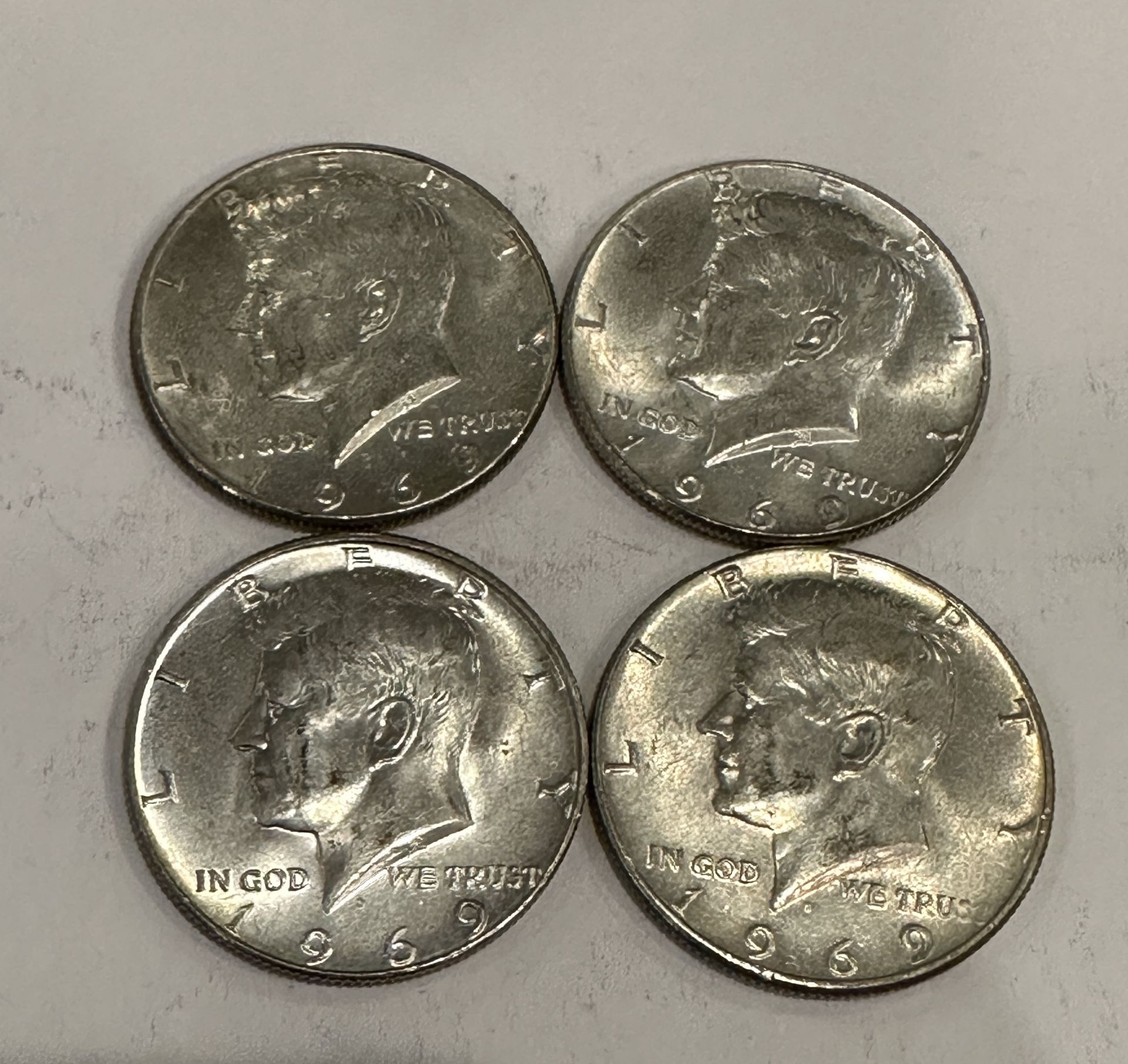 4 PCS 1969 KENNEDY HALF DOLLARS