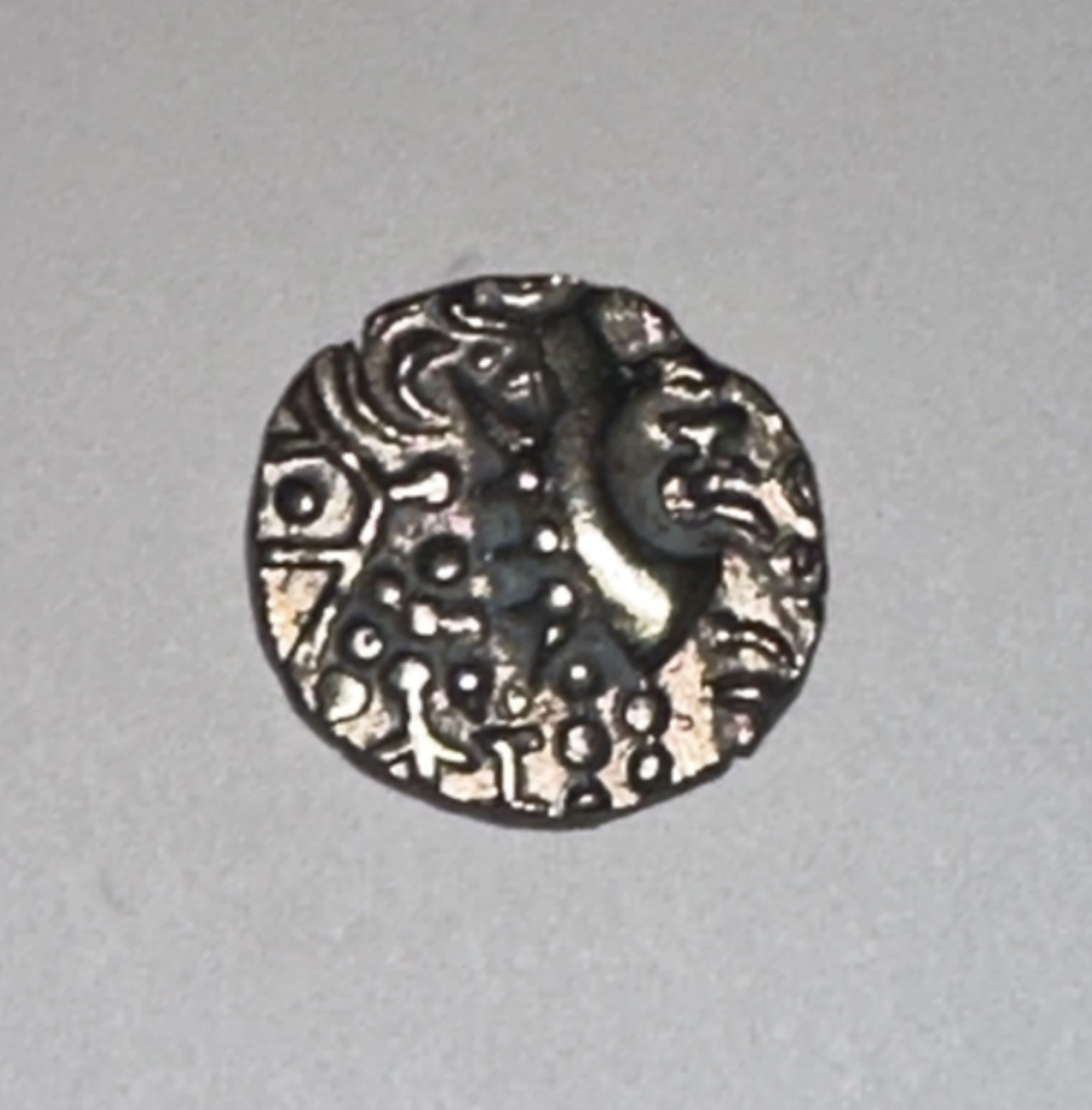 7TH 8TH CENTURY DINAR THIS IS ORIGINAL - Image 2 of 4