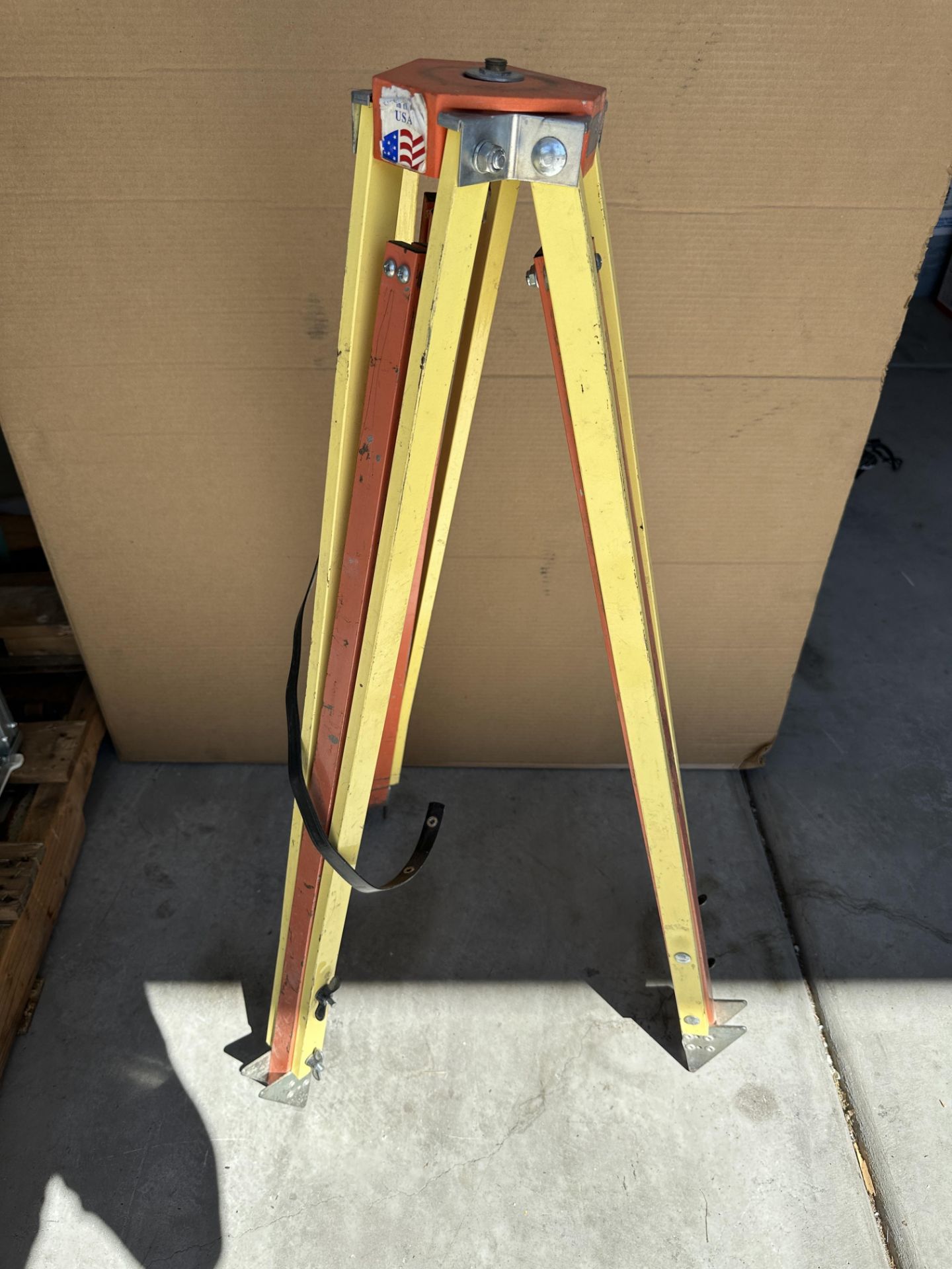 SURVEY EQUIPMENT INDUSTRIAL USE TRIPOD - Image 2 of 2