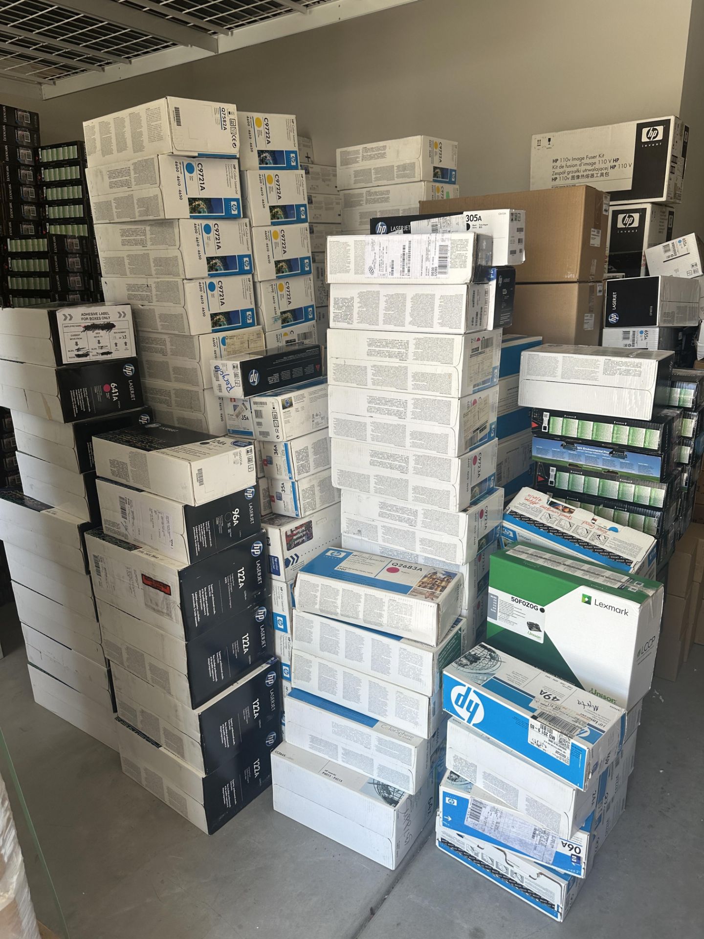 APPROX. 15 PALLETS OF TONER , XEROX, HP, LEXMARK + MANY MORE - Image 2 of 9