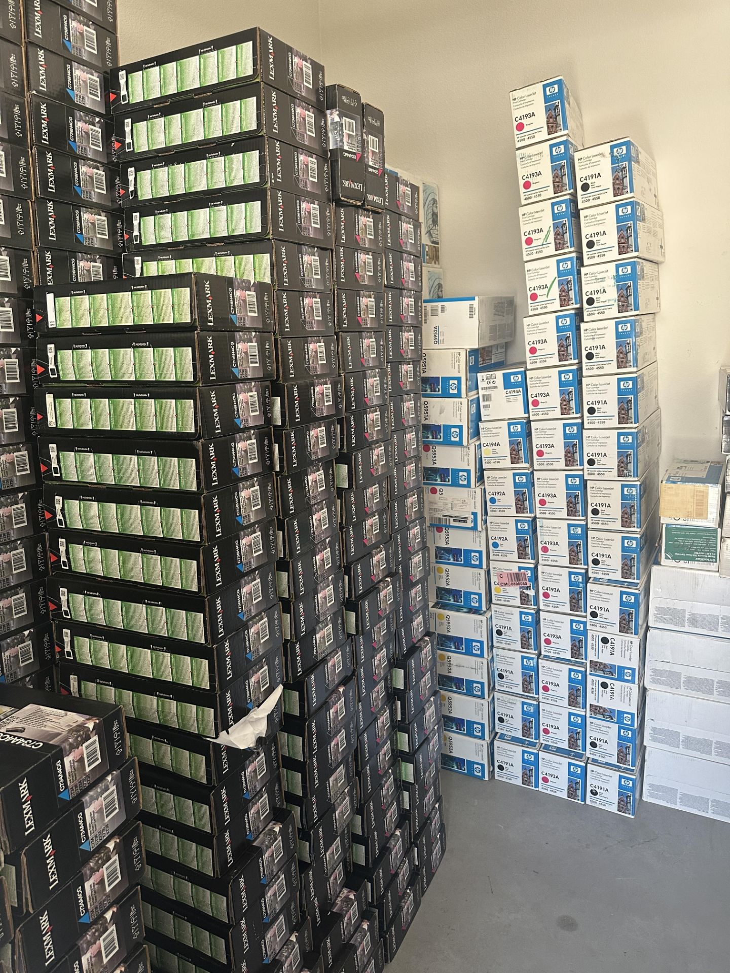 APPROX. 15 PALLETS OF TONER , XEROX, HP, LEXMARK + MANY MORE - Image 4 of 9