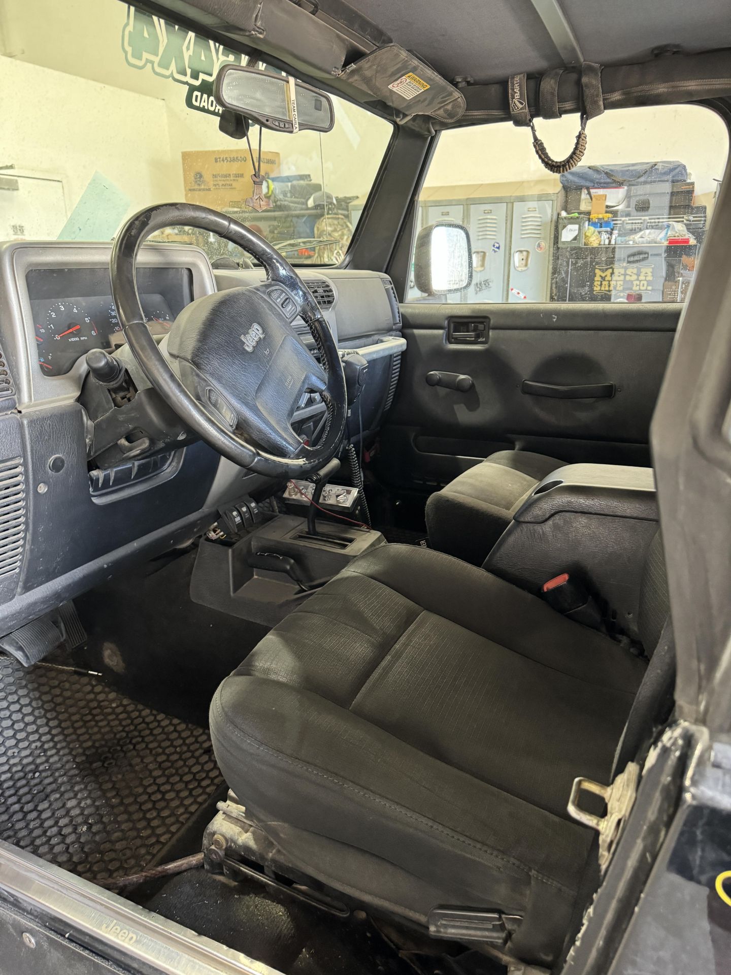 2005 JEEP LJ VERY LIMITED RUN, 2 DOOR, LIFTED , LOCKS FRONT AND REAR ++ - Image 6 of 12