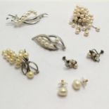 2 x silver marked pearl brooches, pair of 14ct gold pearl studs t/w 2 brooches (1 pearl missing from