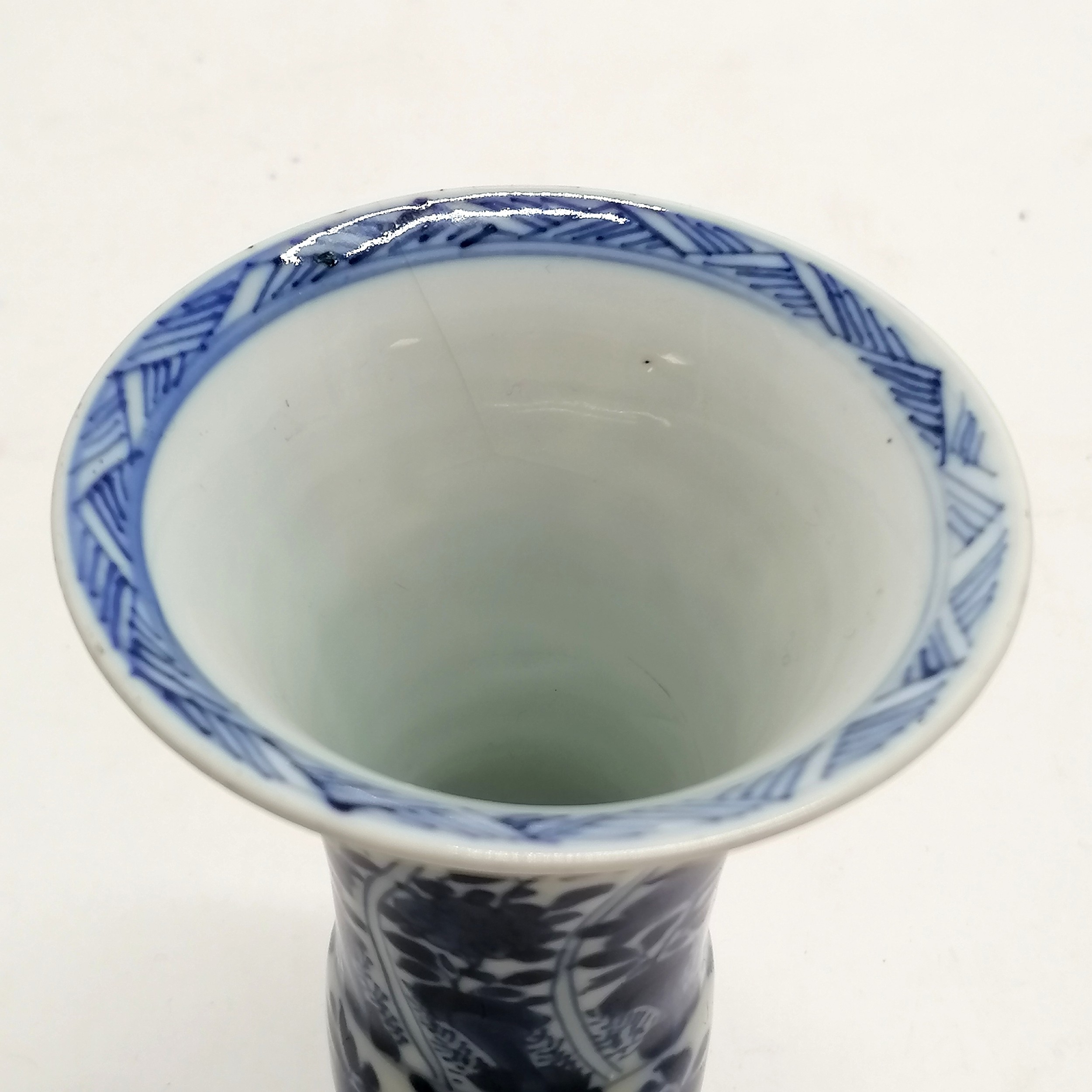 Antique Chinese gu vase with kangxi artemisia leaf mark to base - 13.5cm x 8cm diameter to top ~ has - Image 3 of 4