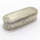 1848 Victorian silver snuff box with original gilt interior by David Pettifer - 8cm across & 76g -