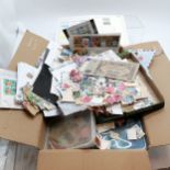 Box of stamps from around the world t/w album containing covers / banknotes - 5kgs total weight