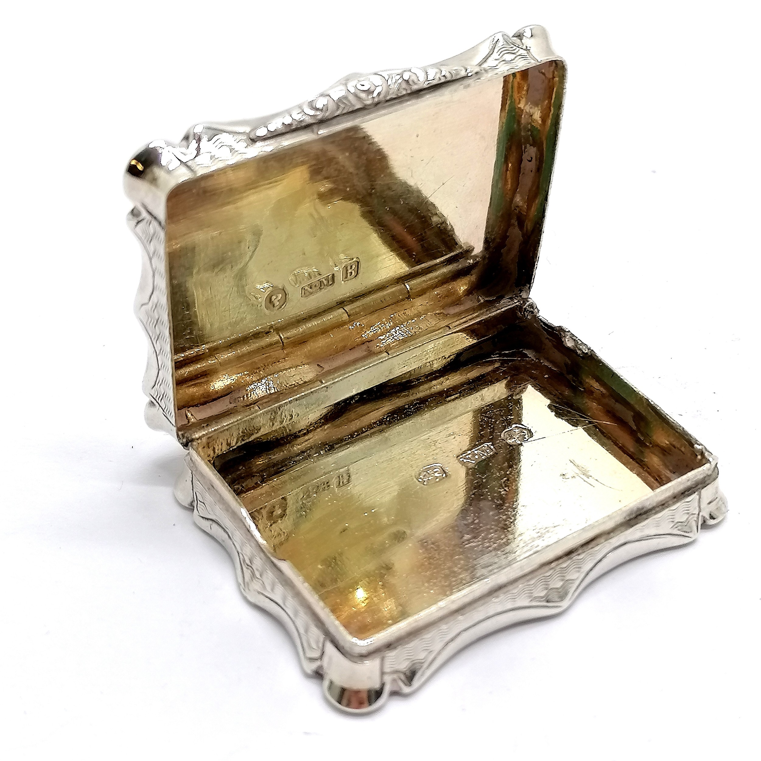 1850 Victorian silver snuff box with gilt interior by Nathaniel Mills - 4.2cm x 3.2cm & 24g total - Image 3 of 4