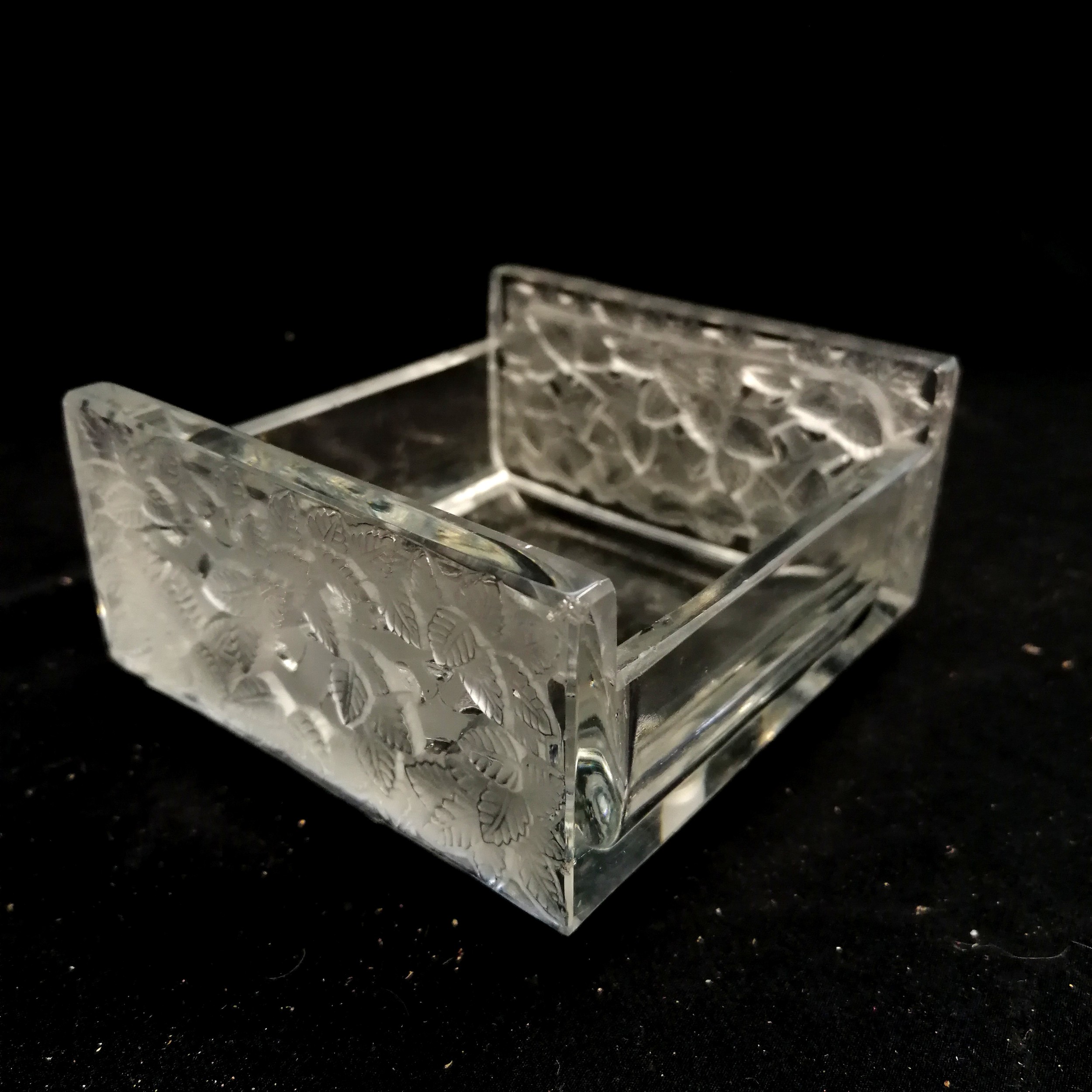 R Lalique colmar cigarette box - 10cm x 11cm ~ missing lid, has hole in centre & has chips to some
