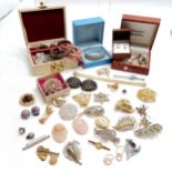 Qty of costume jewellery (some boxed) inc large filigree pendant , guitar brooch etc