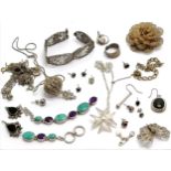 Qty of filigree jewellery t/w tangled / broken qty of necklaces etc (some silver) - total weight (