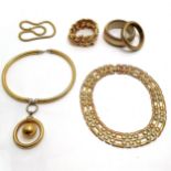 Italian gold tone collar with ball and ring pendant - collar 12cm x 15cm t/w 3 x gold tone bracelets
