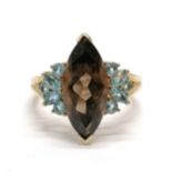 9ct hallmarked gold smoky quartz and blue topaz cluster ring - size Q & 3.8g total weight