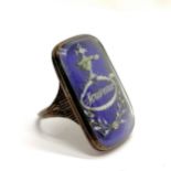 Antique c.1800 Souvenir plaque ring with very fine pearl and mother of pearl with classical urn