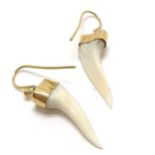 Pair of 18ct hallmarked gold shark tooth earrings - 3.5cm drop & 3.2g total weight