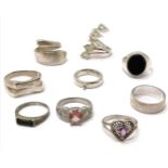9 x silver rings (1 unmarked) inc amethyst heart shaped, black onyx signet ring etc - total weight