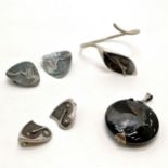 Silver designer jewellery inc 2 pairs of earrings (stork earrings by JVG), pendant & flower design