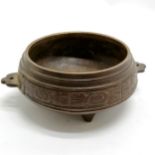 Antique Chinese bronze censer / pot on 4 feet - 9.5cm diameter