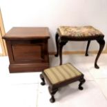 Mahogany commode, with ceramic liner 49 cms in width, 46 cms in height, 43 cms in depth t/w dressing