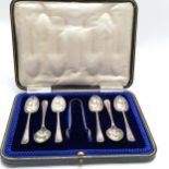 Cased set of silver teaspoons (10.5cm) & tongs - 93g total ~ in original fitted case with no obvious