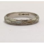 18ct marked white gold band with bright cut decoration - size K & 2.2g