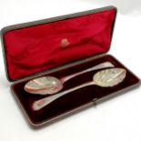 Cased matched pair of Georgian silver / silver gilt hallmarked berry spoons in original Goldsmiths &