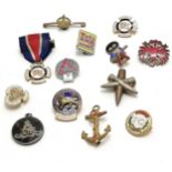 Qty of badges inc Fattorini golly badge playing guitar, silver sweetheart Royal Artillery brooch,