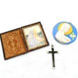 An Italian Ceramic Plaque, t/w a a cased print of Madonna and child ( case A/F) and a crucifix 10