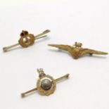 9ct marked gold Royal Marines sweetheart bar brooch with white metal globe in centyre and red enamel