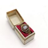Antique 9ct hallmarked gold ring set with sardonyx panel in original retail box - size Q½ & 2.3g