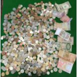 Large quantity of world coins incl. US dollars, East Africa 10 cents, Rhodesia and Nayasaland 1