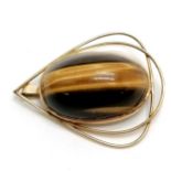 9ct marked gold cabochon tigers eye stone set pendant - 4cm drop & 13.8g total weight