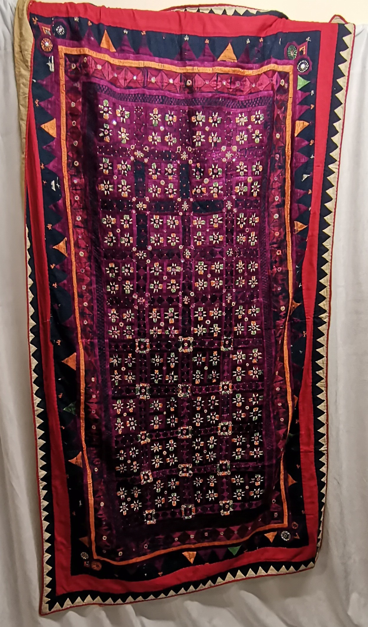 A pair of vintage Eastern small wall hanging in purple t/w 2 brightly coloured with elephants and - Image 5 of 5