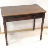 Victorian Mahogany side table with single frieze drawer on turned column legs, 84 cm in width, 69 cm