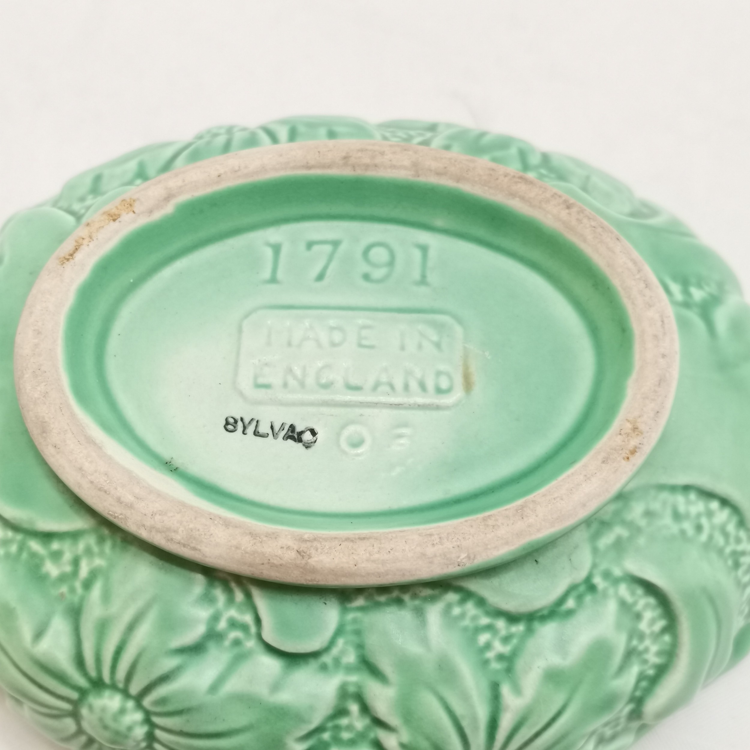 Collection of assorted china to include green Sylvac spaniel posy trough No 2024, t/w Sylvac Green - Image 4 of 6