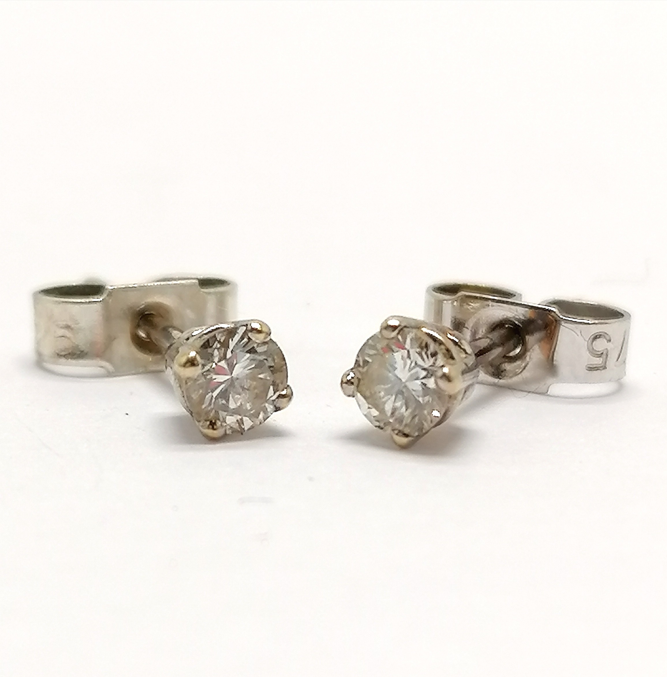 Pair of 9ct hallmarked white gold diamond (3mm diameter) stud earrings - 0.6g total weight