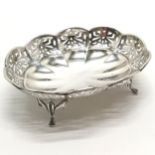 1937 sterling silver bon bon dish on 4 cast feet by William Henry Leather - 12cm across & 55g - no