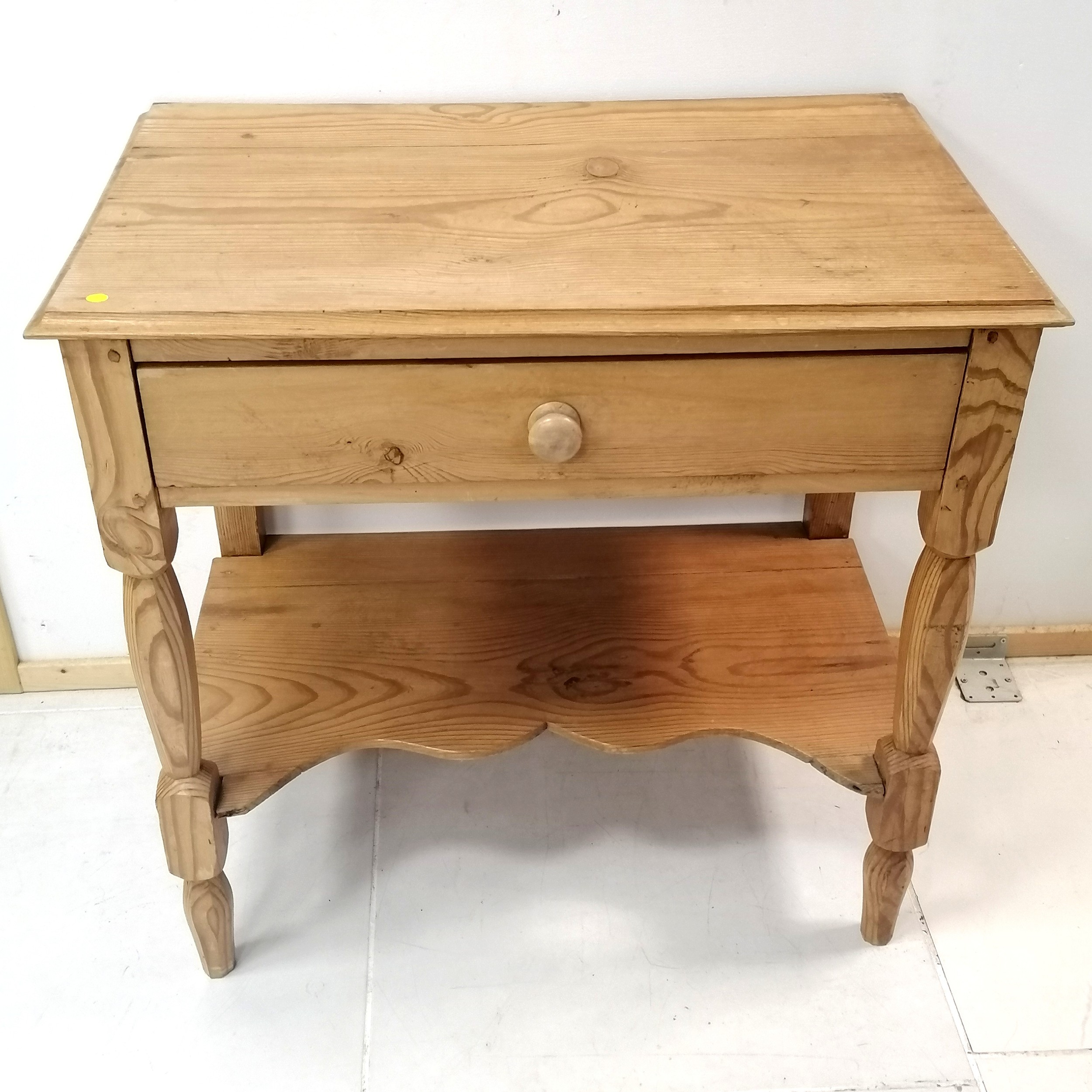 An Antique pine washstand with single frieze drawer on turned legs, 82 cm in width, 80cm in