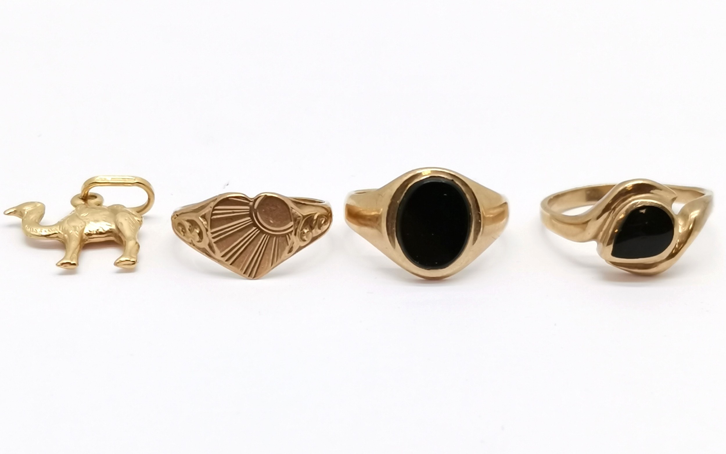 3 x 9ct gold rings inc 2 set with onyx (inc signet) t/w 9ct gold camel charm - 9.7g total weight