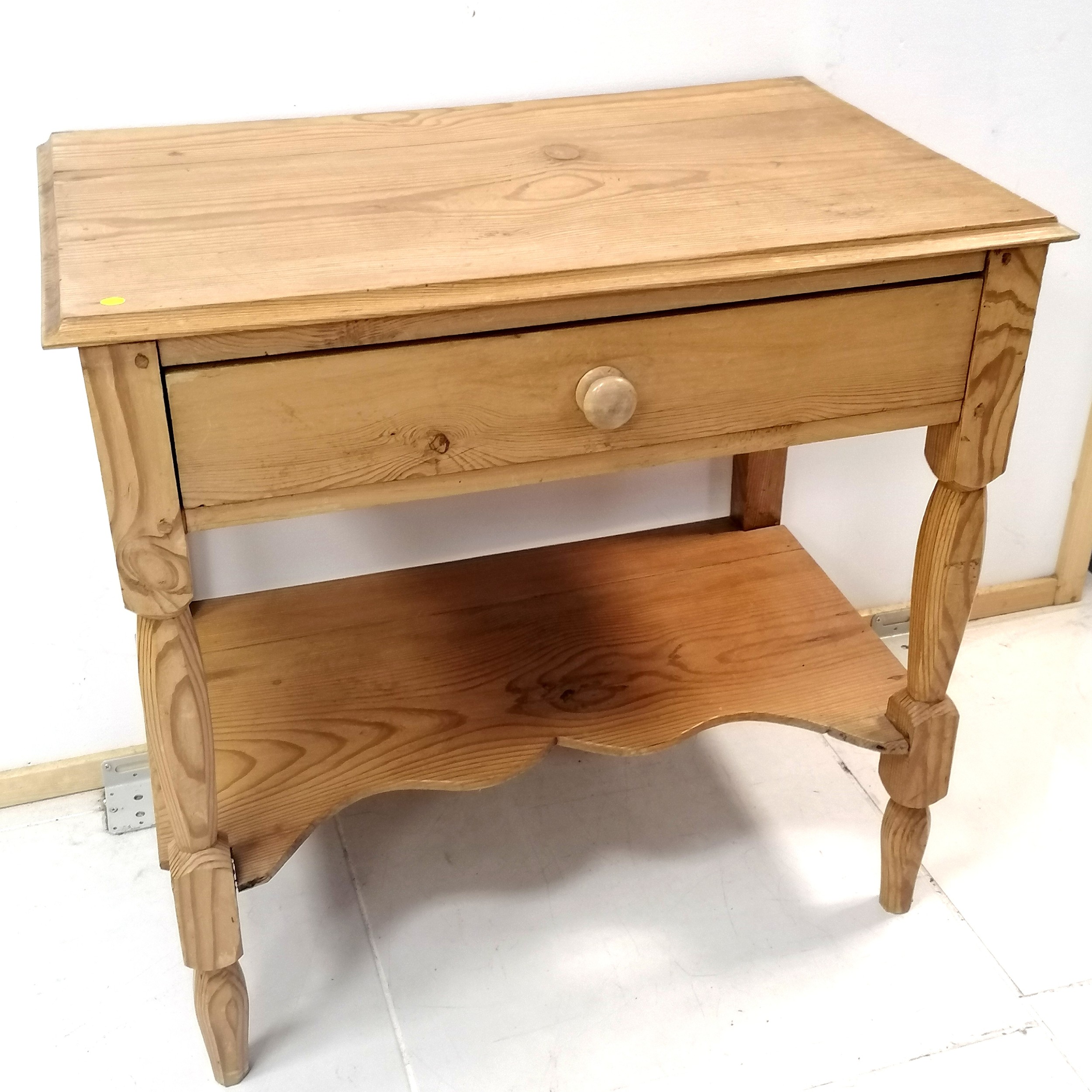 An Antique pine washstand with single frieze drawer on turned legs, 82 cm in width, 80cm in - Image 2 of 2