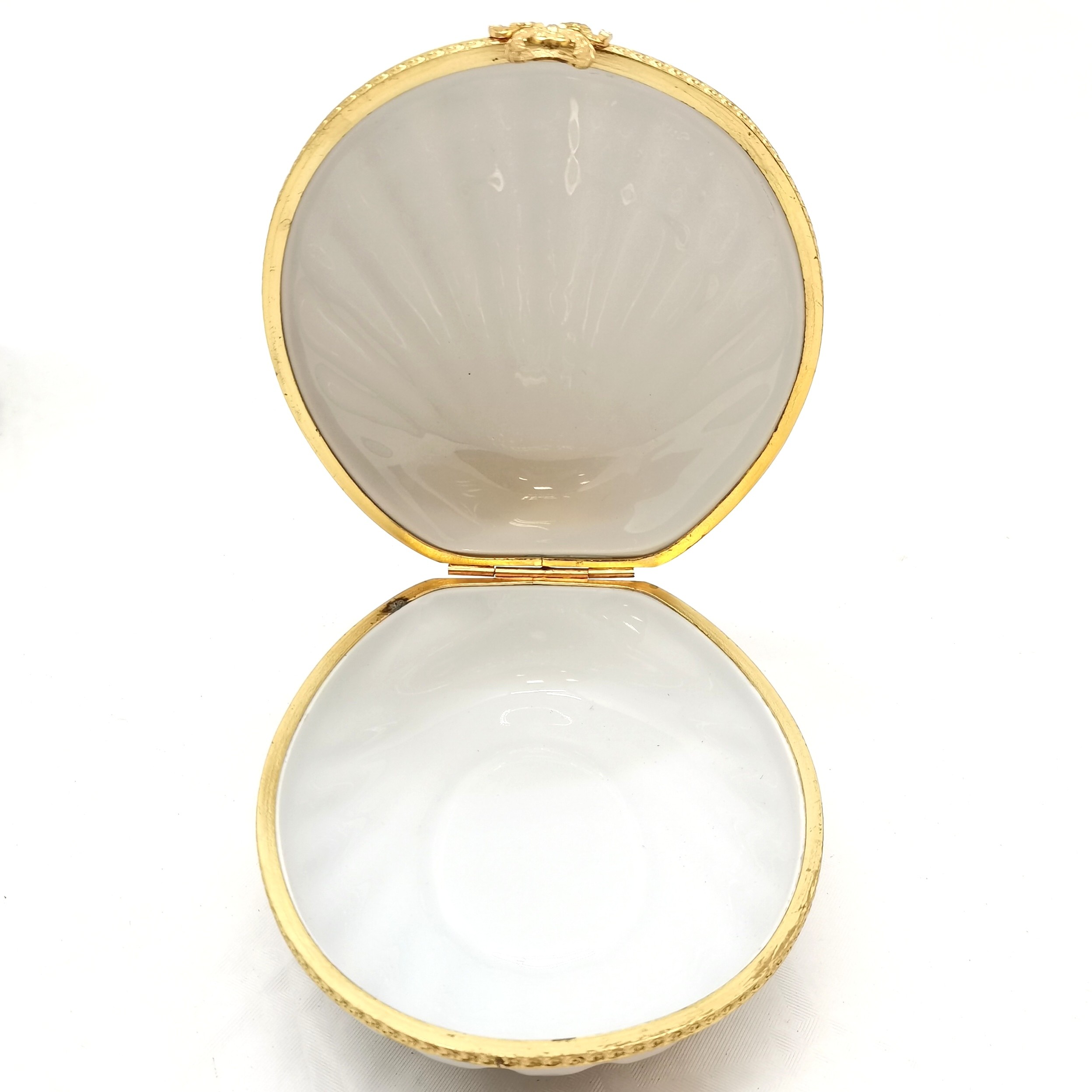 De La Reine porcelain pot pourri pot 10 cm wide x 9 cm high, De La Reine basket, t/w a Limoges - Image 3 of 6