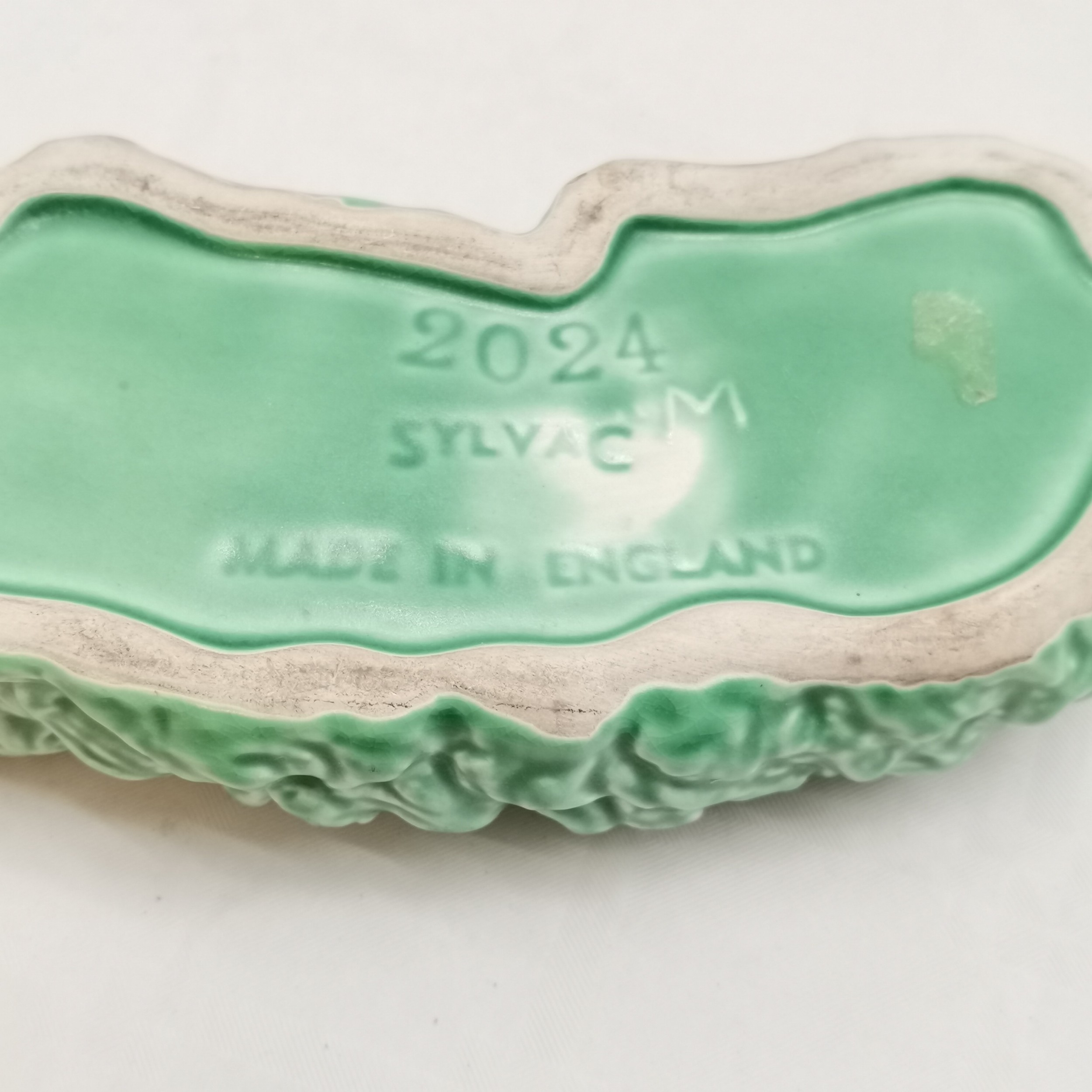 Collection of assorted china to include green Sylvac spaniel posy trough No 2024, t/w Sylvac Green - Image 5 of 6