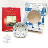 An original Chinese porcelain bowl from the Tek Sing, complete with packaging and certificate, 15.